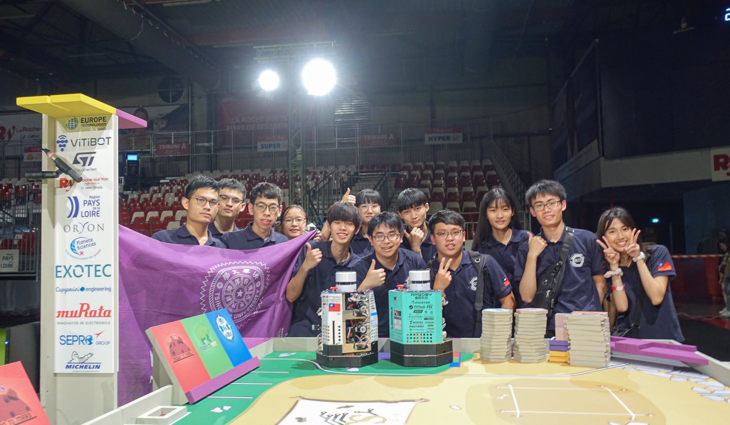 c清華生赴法挑戰歐洲機器人大賽 榮獲全球第四名