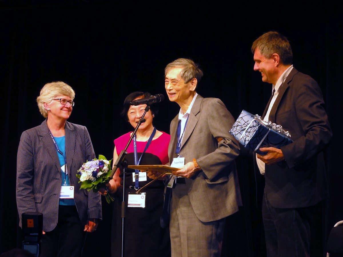 陳守信院士榮獲國際結晶學聯合會2015年吉尼爾獎