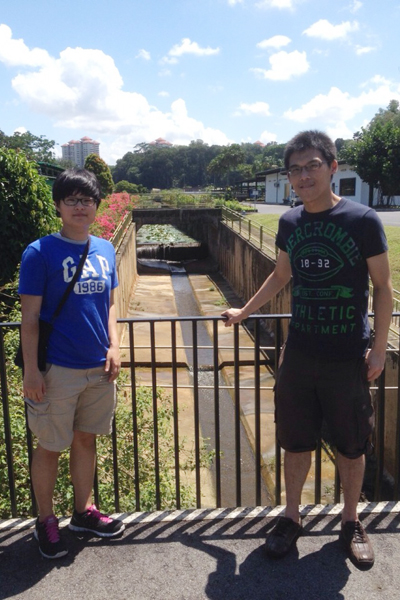 右為第一作者蔡岳霖，左為共同作者徐素婷，兩位皆畢業於清大分生所李家維的實驗室。