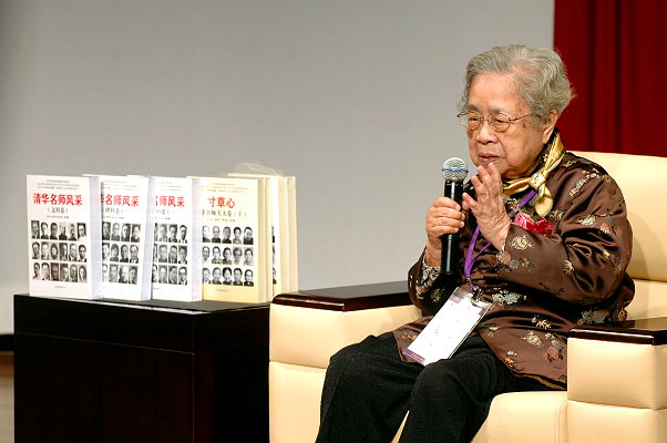 101歲的王東明奶奶很有精神的說起與父親的互動