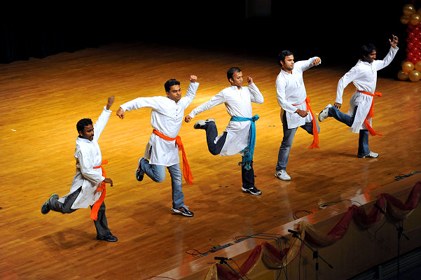 化學系印度籍博士班學生所帶來的寶萊塢舞蹈，讓大家深刻體驗異國風情
