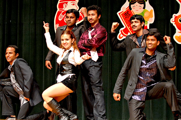外籍生印度舞表演