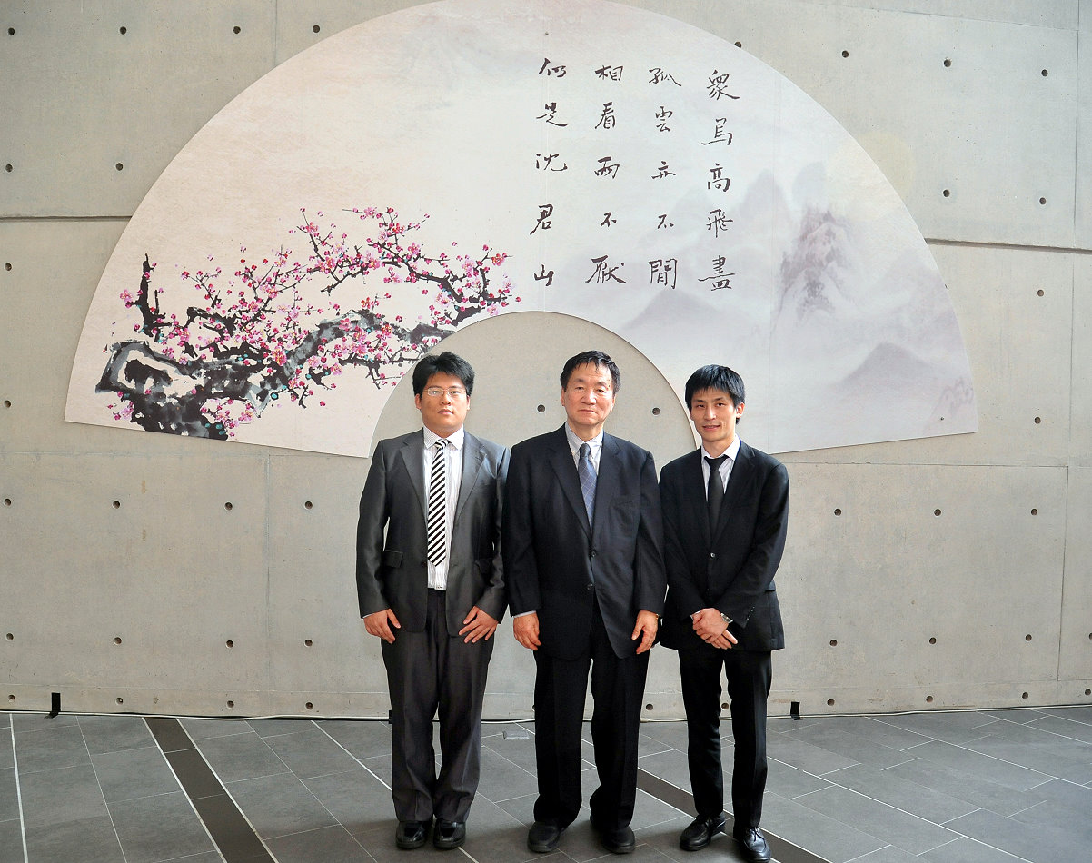 林海峰國手(中)、張栩名人(右)、王元均(左)參加「一棋一會」沈君山紀念棋局