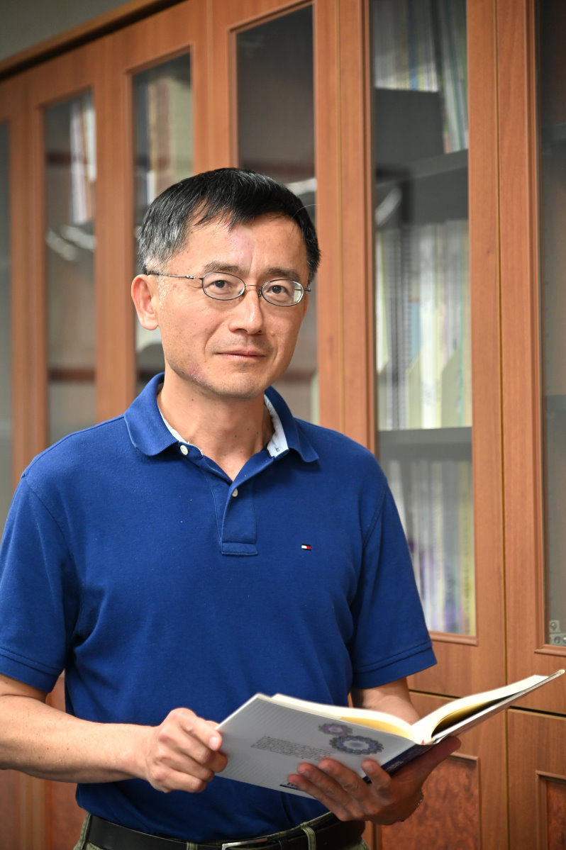 清華化學系洪嘉呈教授將膠原蛋白研究化為素養題