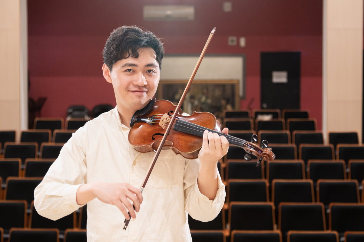 許詠傑老師將與音樂系管弦樂團一同演奏柴可夫斯基D大調小提琴協奏曲