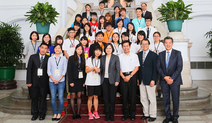 c蔡英文總統接見國際志工 清華學生成焦點