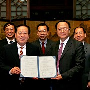 c本校與北京清華大學簽訂合作協議