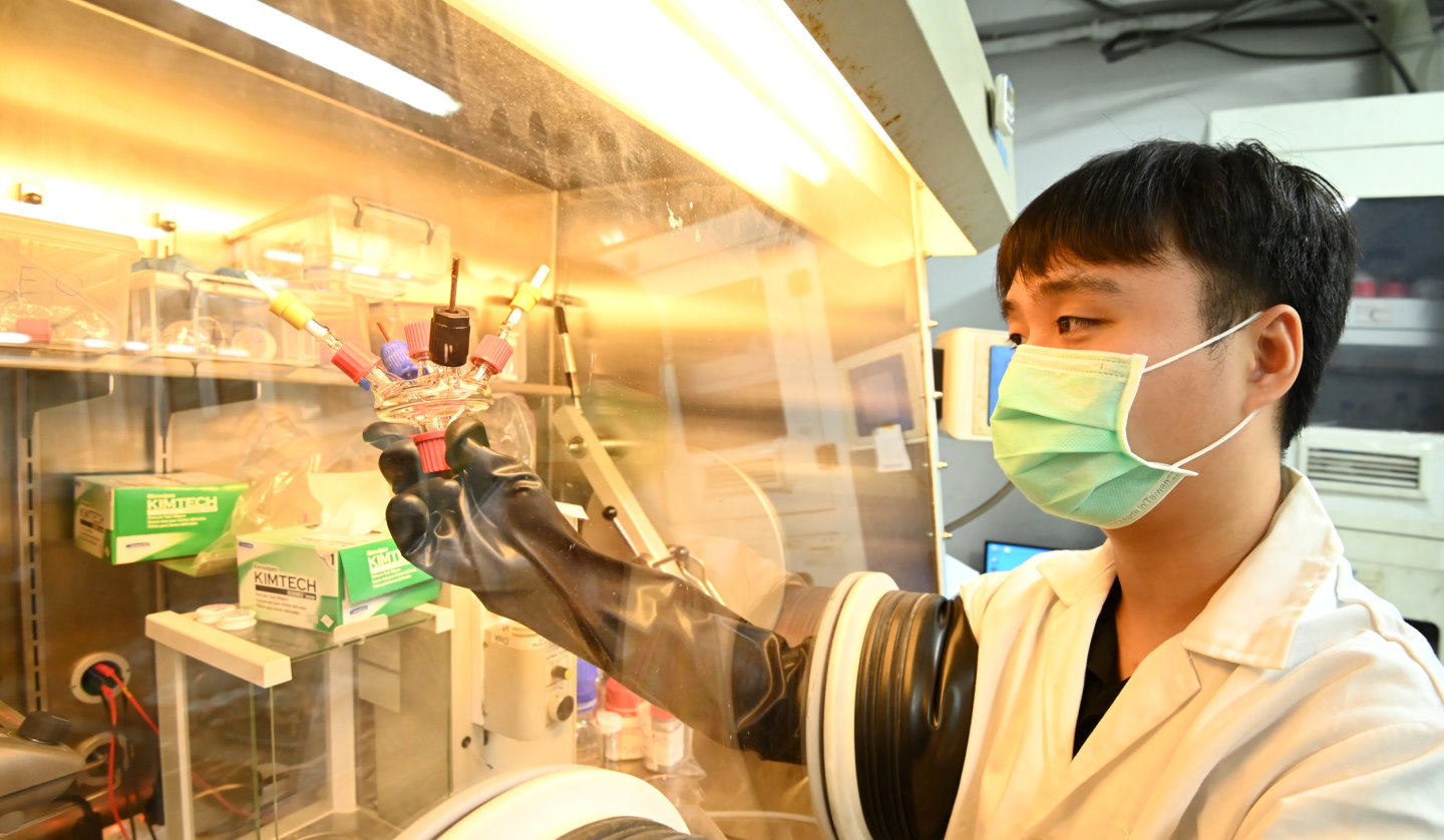 c清華與利物浦大學聯手 發現鈣空氣電池充電機制