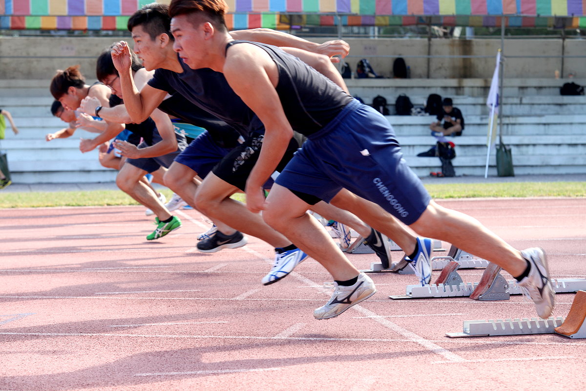 男子乙組100公尺決賽起跑