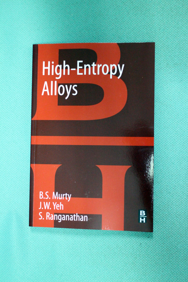 葉均蔚教授與兩位國際知名材料學家B.S. Murty與S. Ranganathan合著 High-Entropy Alloys 一書，是全世界第一本完整介紹高熵合金的著作，預計可成為材料學的經典教材及參考書