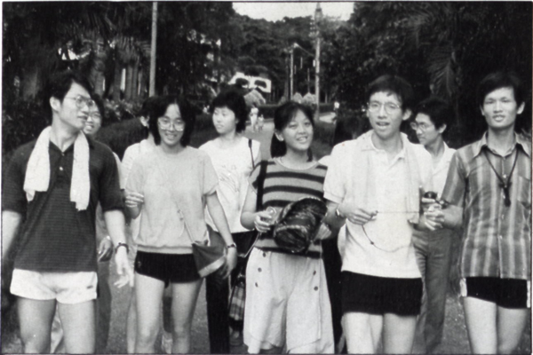 廖宜彥學長（右三）在清華求學時期與同學合影