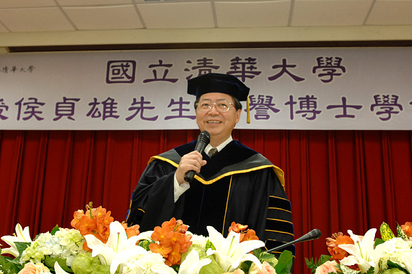 陳力俊校長喜迎侯貞雄名譽博士加入清大