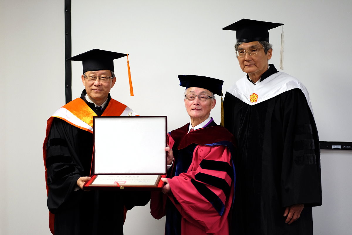 2015年清華大學頒授名譽博士予王默人