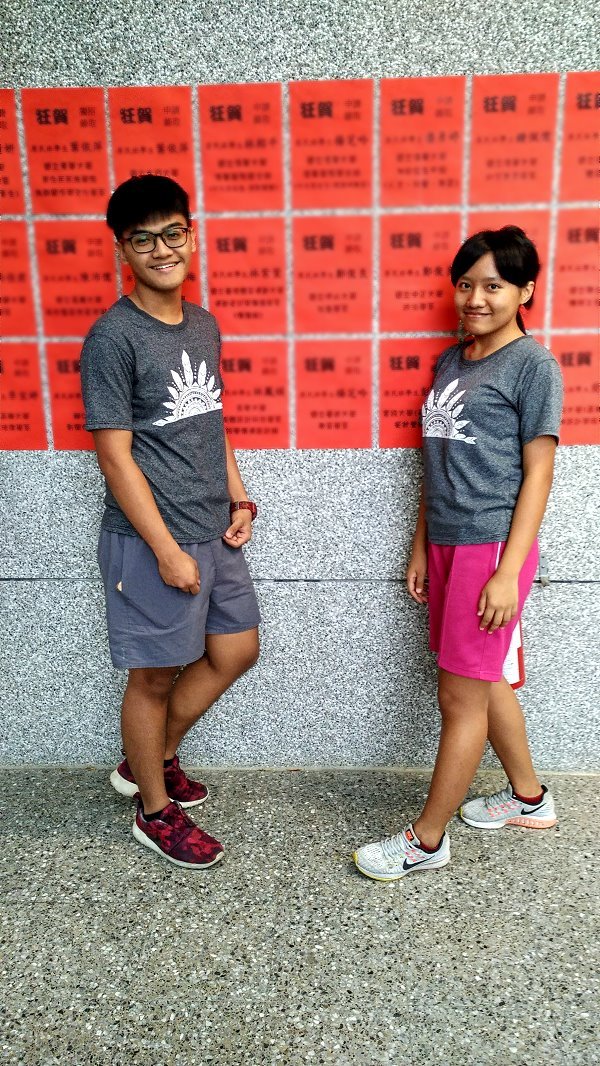 小清華原民班的林紹平(左)及楊芝吟(右)即將成為清華的學生