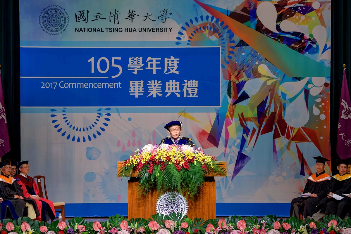 清華大學校長賀陳弘於今天上午舉行的畢業典禮中勉勵畢業生堅持長期價值