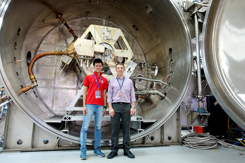 台東均一高中實驗教育學生邱紳騏(左)，曾赴美國太空總署(NASA)學習，今以特殊選才錄取清華大學