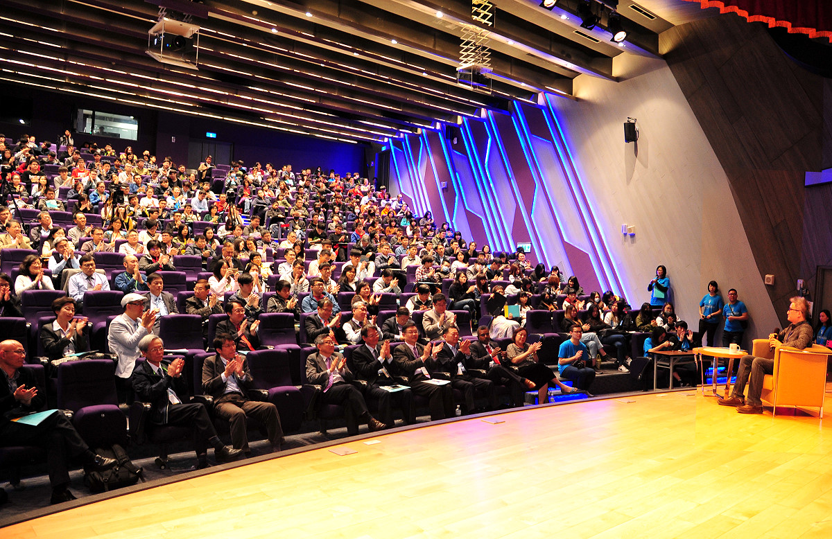 第五屆清華創業日今天上午在清華大學登場，由杜奕瑾分享的「鄉民智慧與AI創新」專題演講，吸引400位師生及創新創業團隊聽講