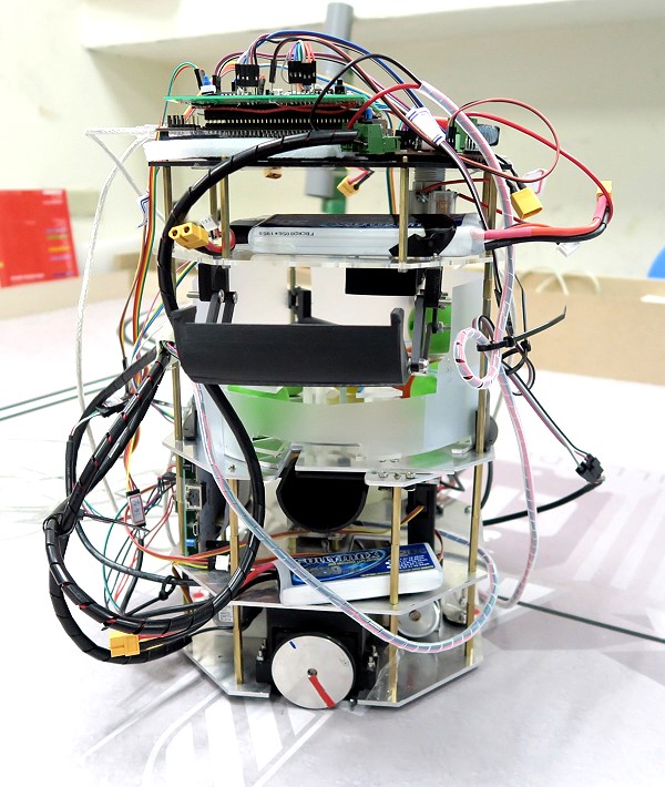 本校動機系DIT團隊打造的全新機器人Rodi