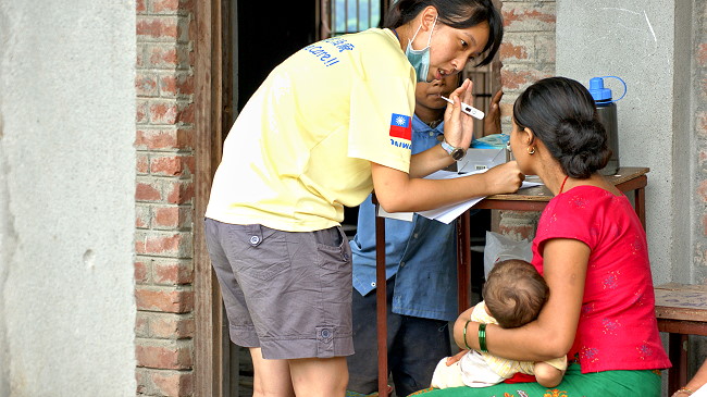 尼泊爾志工--協助義診