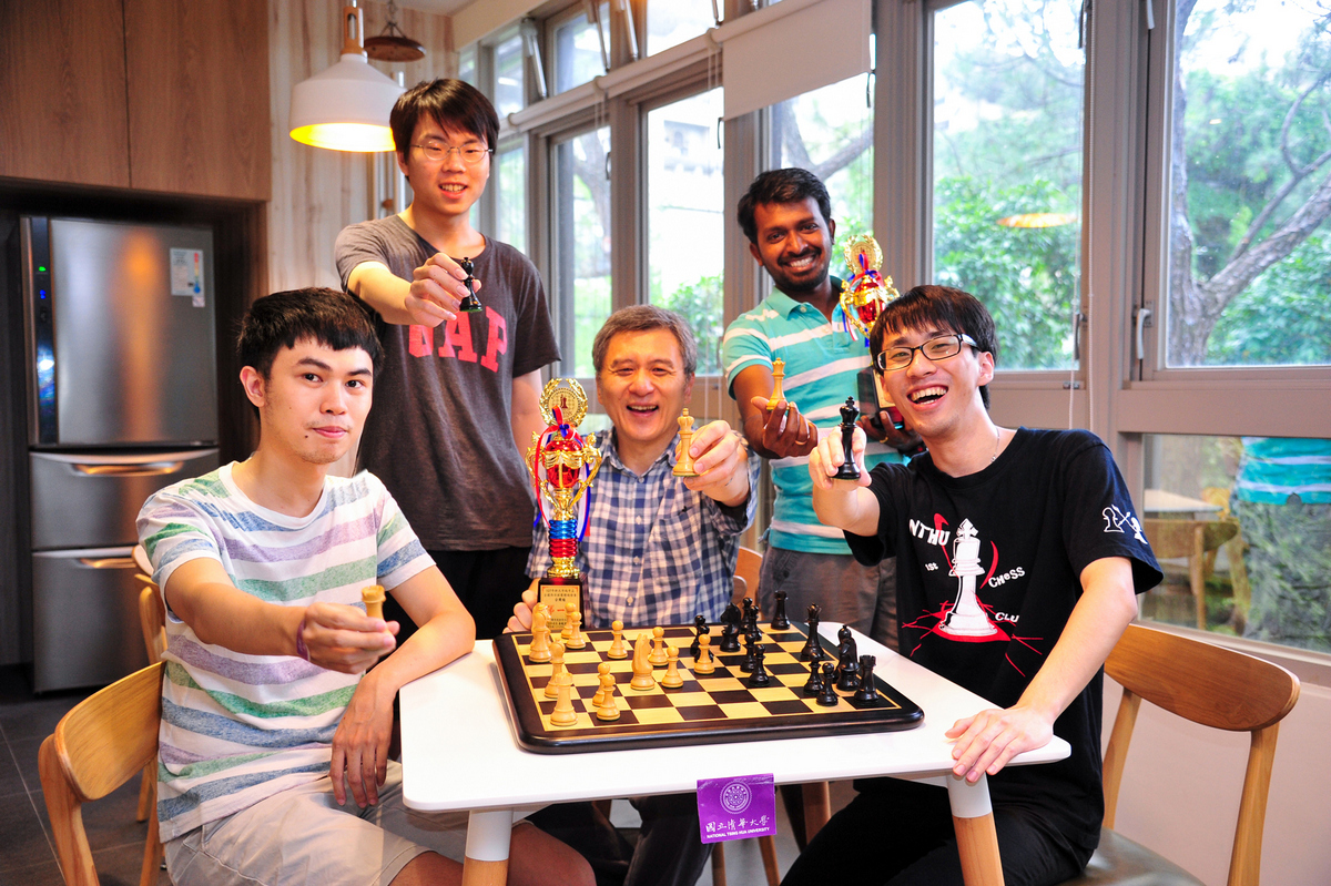 本校西洋棋社組團參賽屢獲佳績。