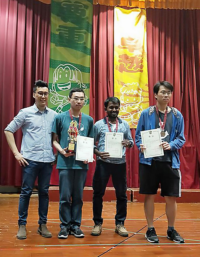 「清華B隊」獲得城市杯西洋棋賽季軍，成員包括陳致均、Maharaja Kutty、劉季銘(右起)。