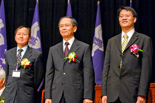 本年度傑出校友-張子文學長、何泰舜學長、陳來助學長(左到右)