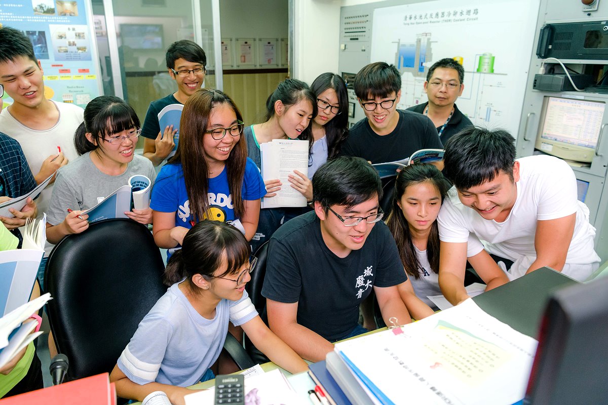 新竹清華與香港城大同學把握最後時間一起討論學習
