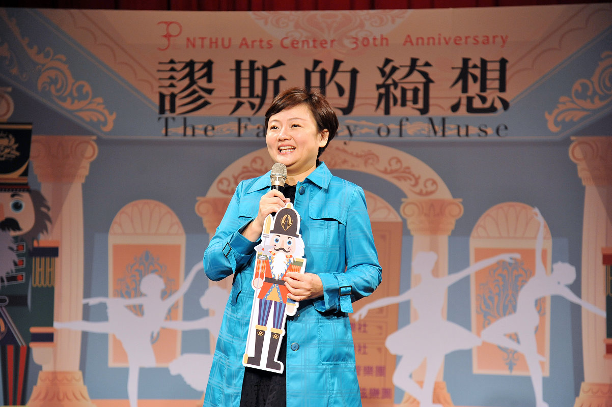 本校藝術中心江怡瑩主任表示，這是清華首次邀請芭蕾舞團在校園內演出