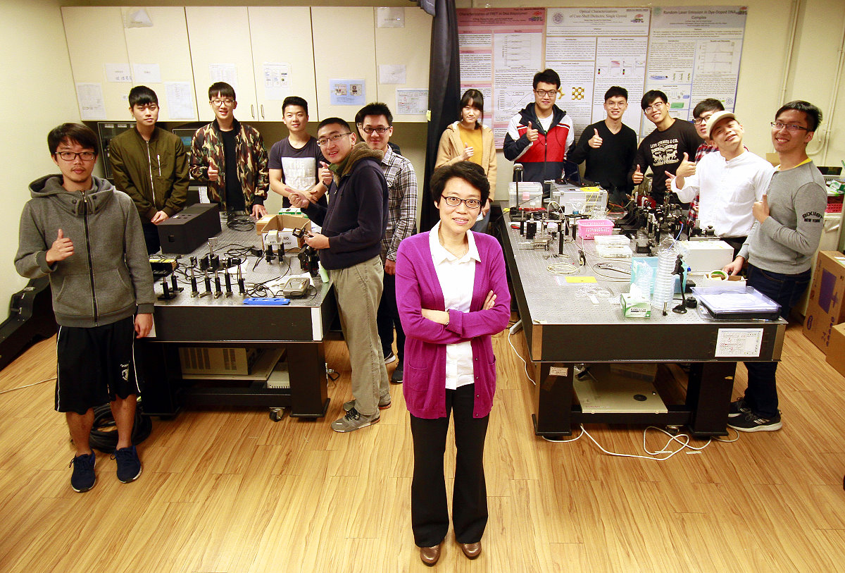 本校電機系洪毓玨教授研究團隊開發出全球首創的「光感DNA奈米複合物技術」
