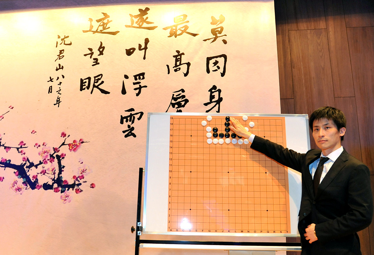 旅日棋士張栩名人為義父沈校長所設計的詰棋「王者之尊」