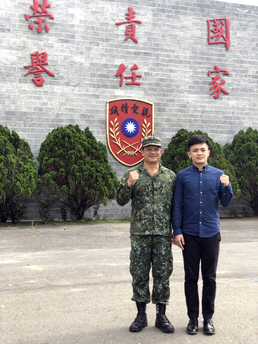 雄中學生蕭宇辰(右)受父親鼓勵報考本校將星計畫