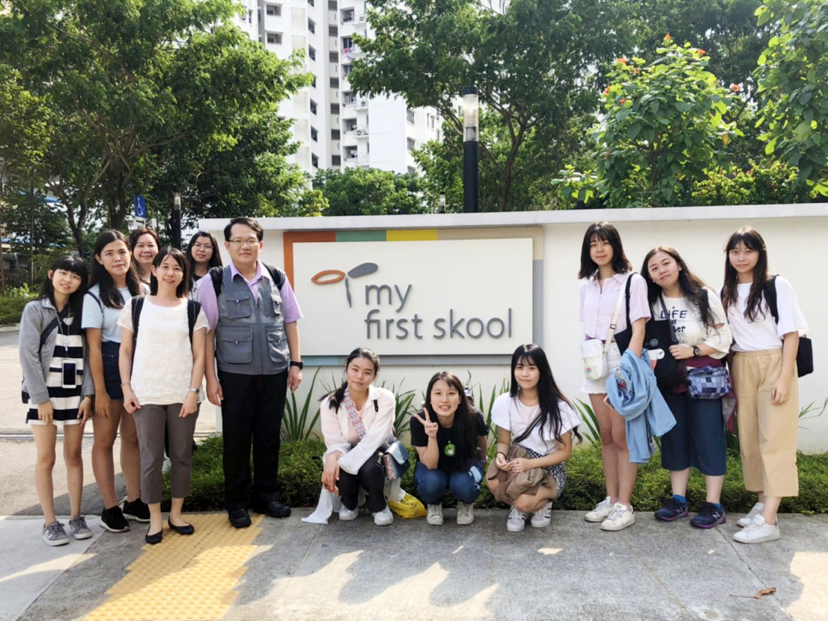 本校幼教系丘嘉慧老師帶領10位幼教系及幼教所的學生參加在新加坡舉行的學習與分享嘉年華