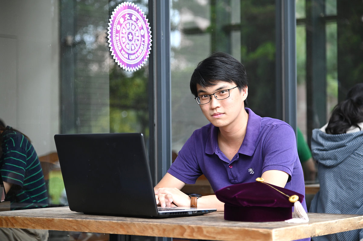 本校電子工程研究所的博士生王建評，為清華博士獎學金的「三冠王」
