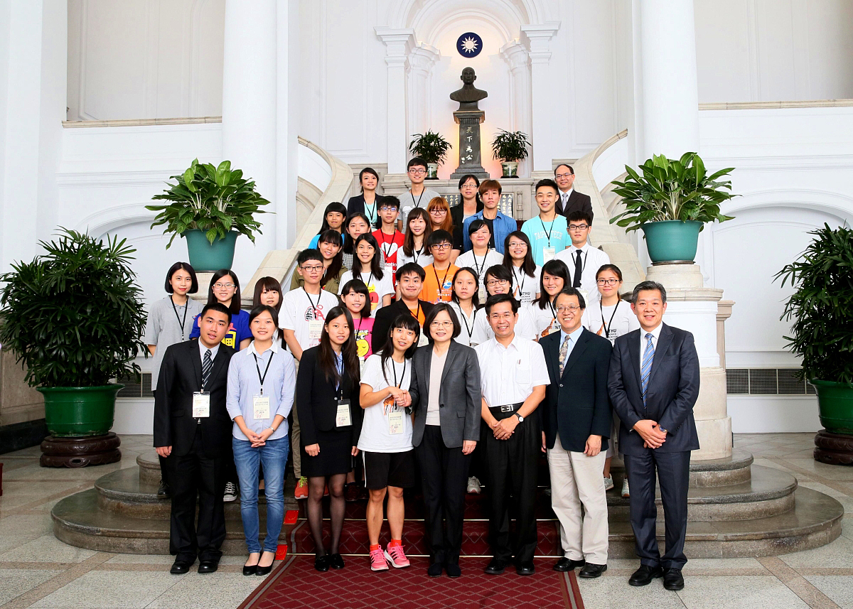 蔡英文總統接見海外青年志工(照片由總統府提供)