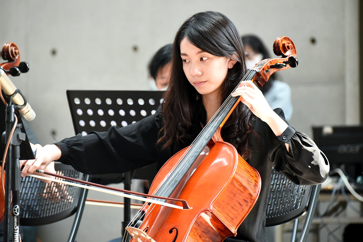 清華學院學士班大一生李可瑄是今年全國學生音樂比賽(非音樂系組)大提琴獨奏第一名