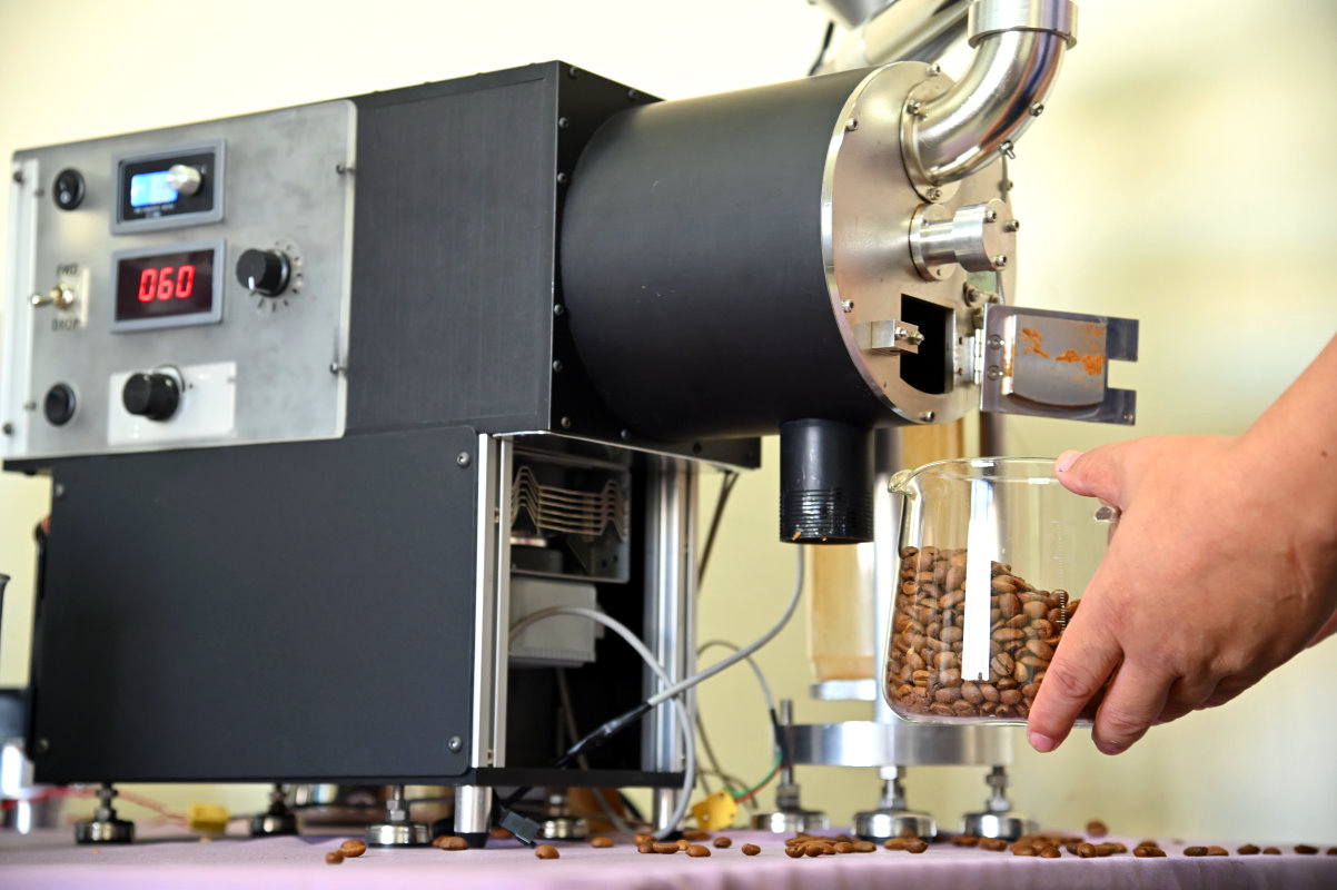 清華研發全球第一台「微波烘豆機」，省時又省電