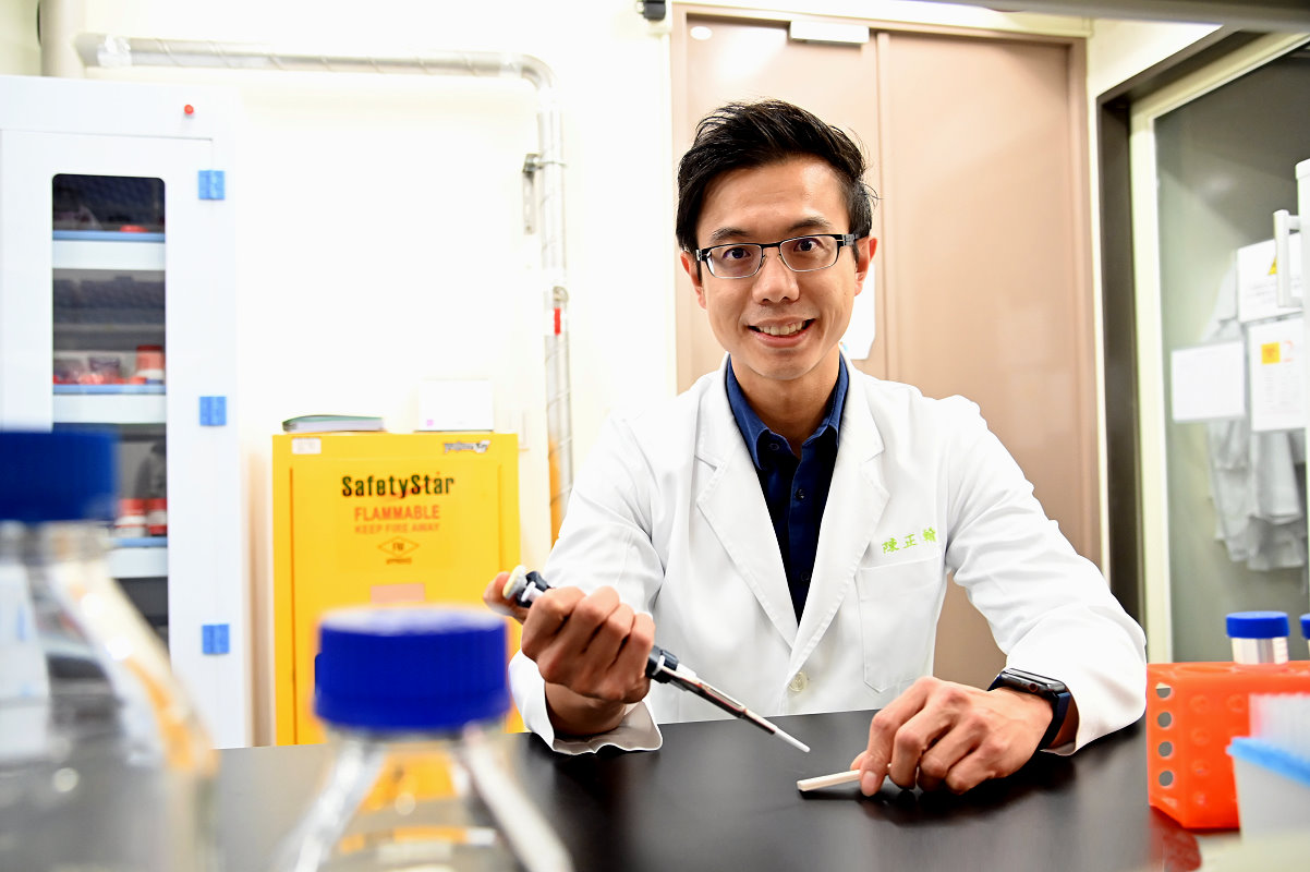 台北榮總急診陳正翰醫師在清華投入尿液、血液等體液的細菌快篩研發
