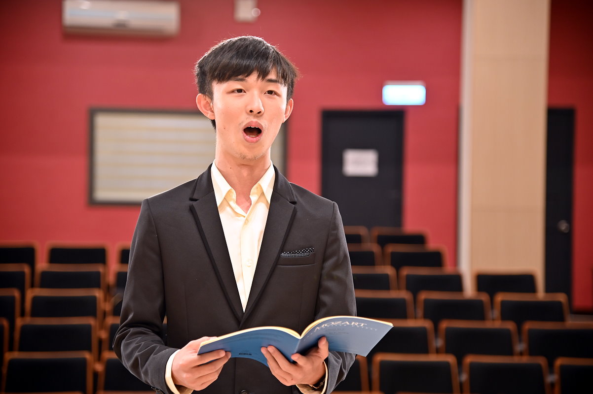 清華大學音樂系大三生陳亭屹將在莫札特加冕彌撒曲擔綱男低音獨唱