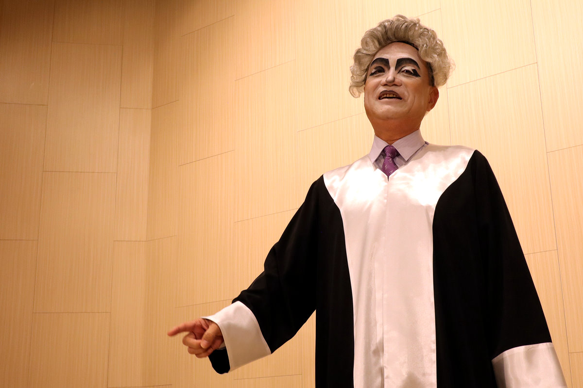 嘉德何長慶董事長特別在《薩勒姆風暴》劇中出演法官兼執政官