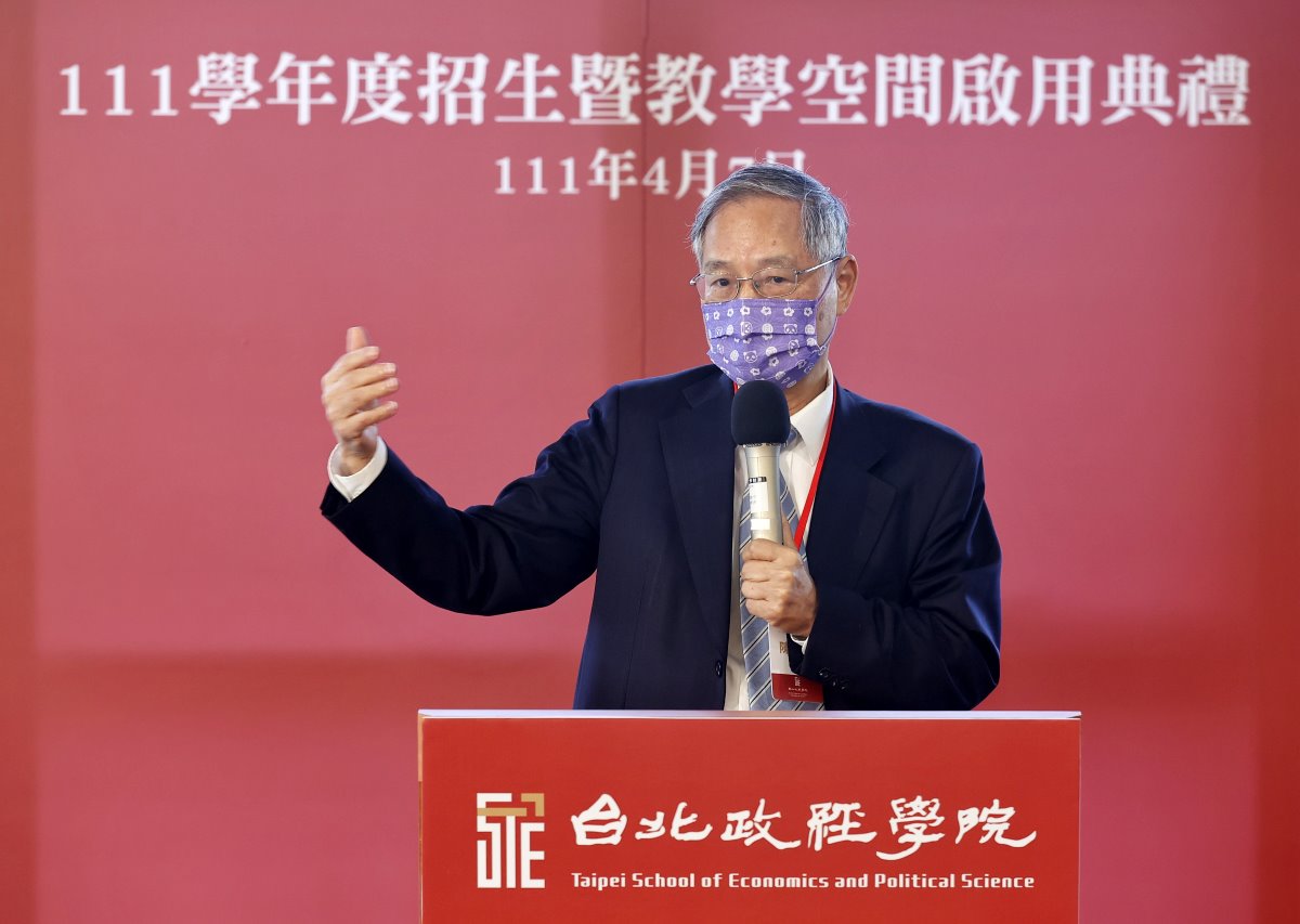 本校台北政經學院陳添枝院長表示，台北政經學院要培養跨領域的領袖人才