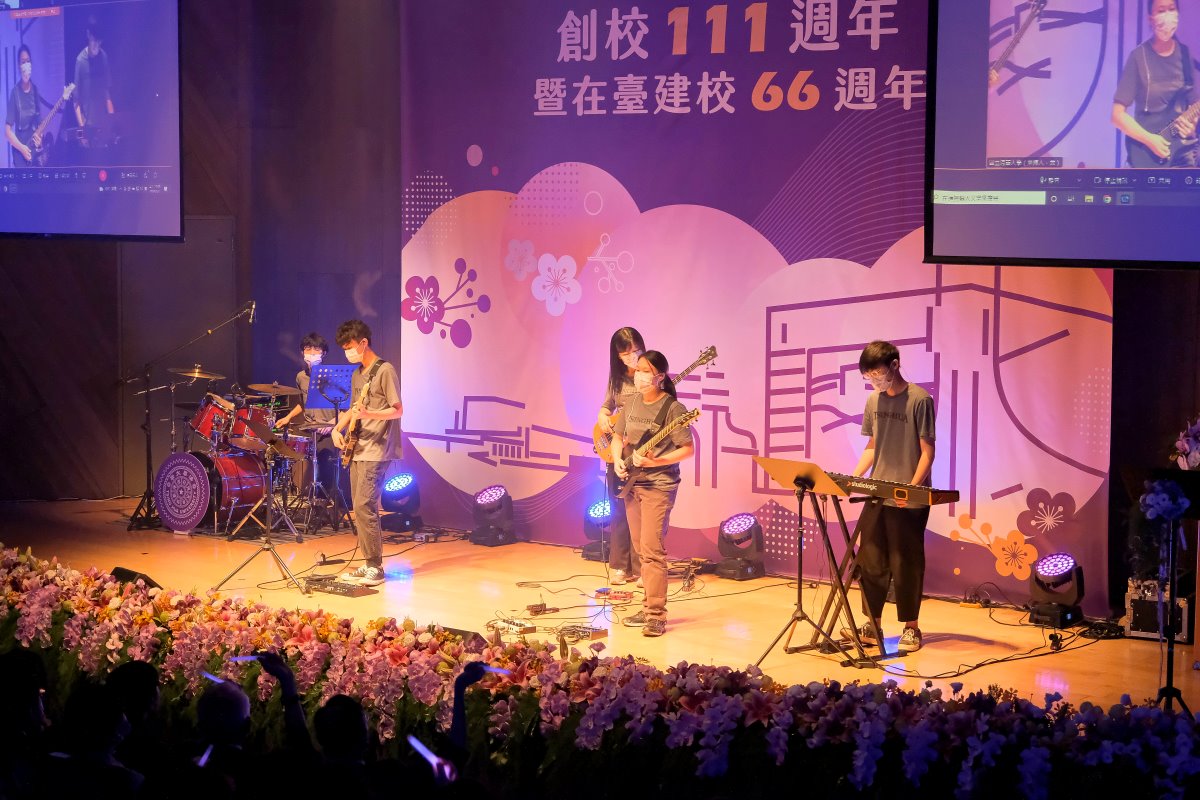清華AI樂團在校慶大會上演奏