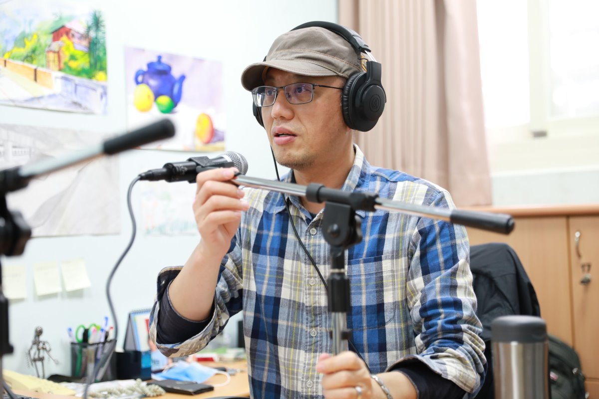 清華音樂人Podcast主持人鄭志鵬老師在本校開設「搖滾樂與社會」課程