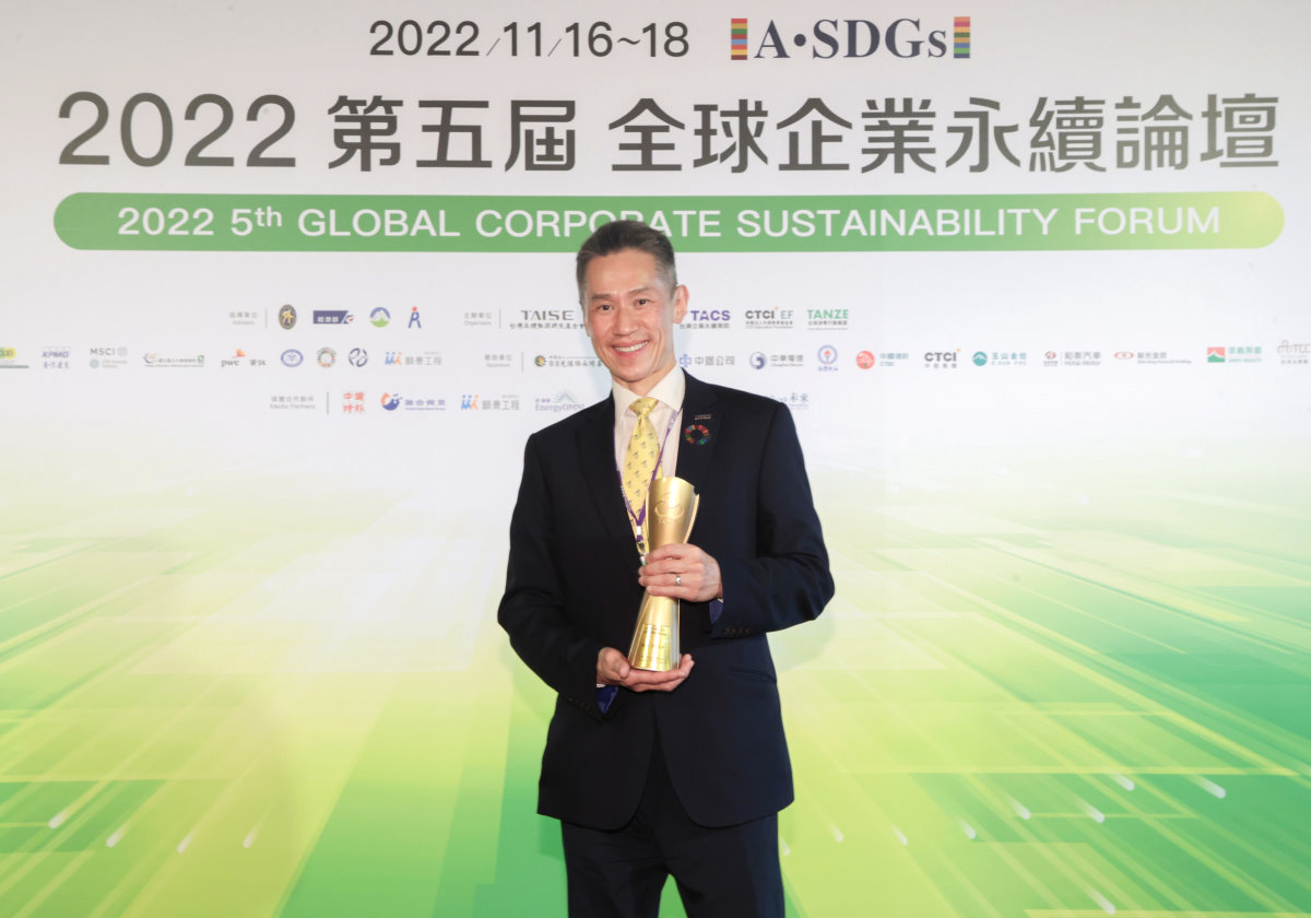 高為元校長代表本校獲頒「台灣永續典範大學獎」首獎