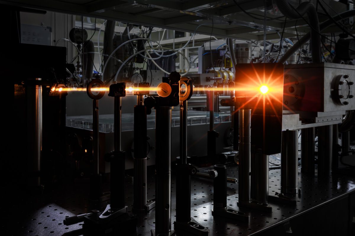 清華團隊研發展頻壓縮技術，成功產生埃秒極紫外脈衝光