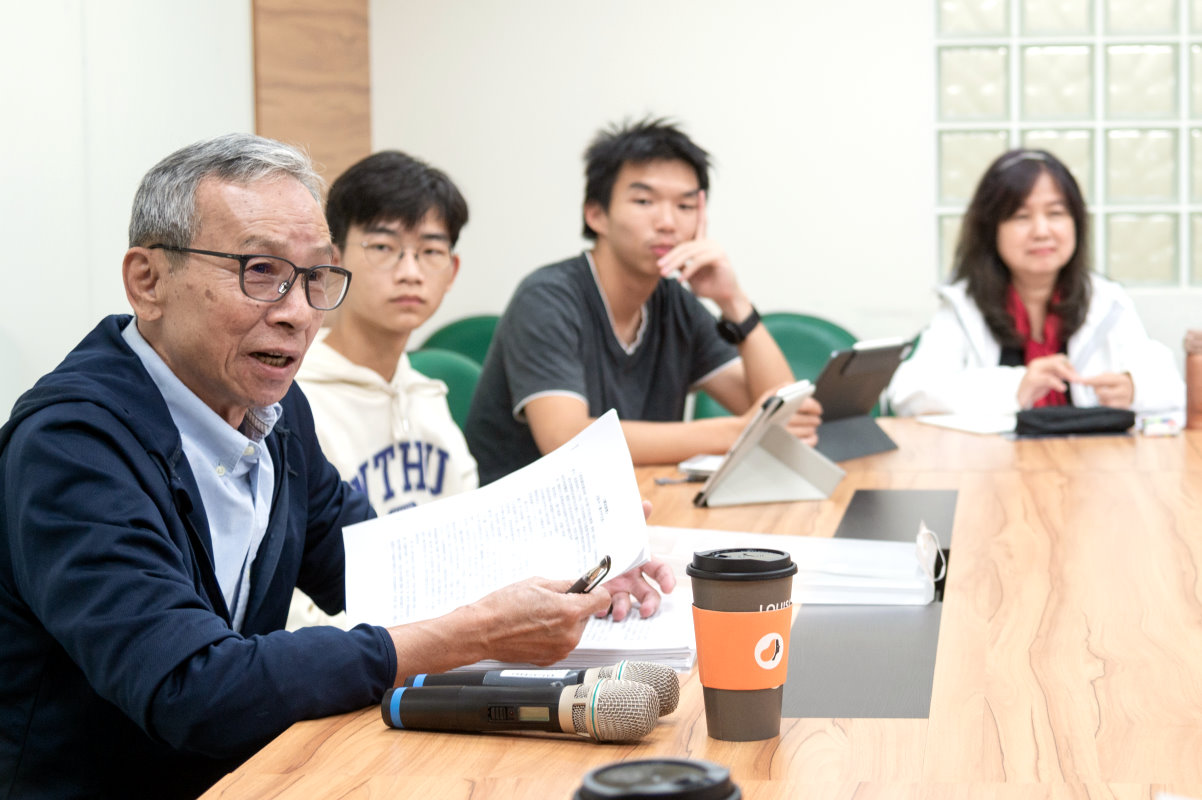吳念真(左)在清華大學舉辦為期3天的寫作工作坊