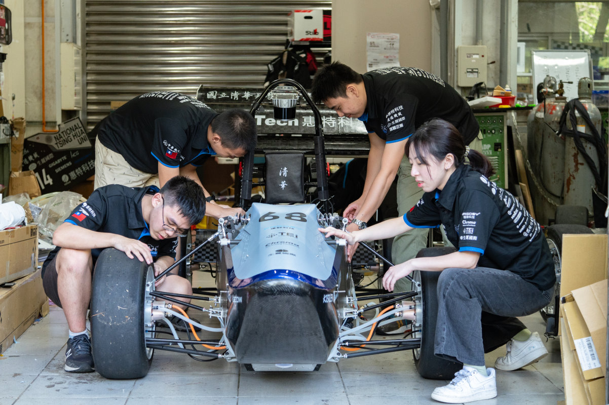 清大賽車工廠花了10月打造第七代無人駕駛電動賽車
