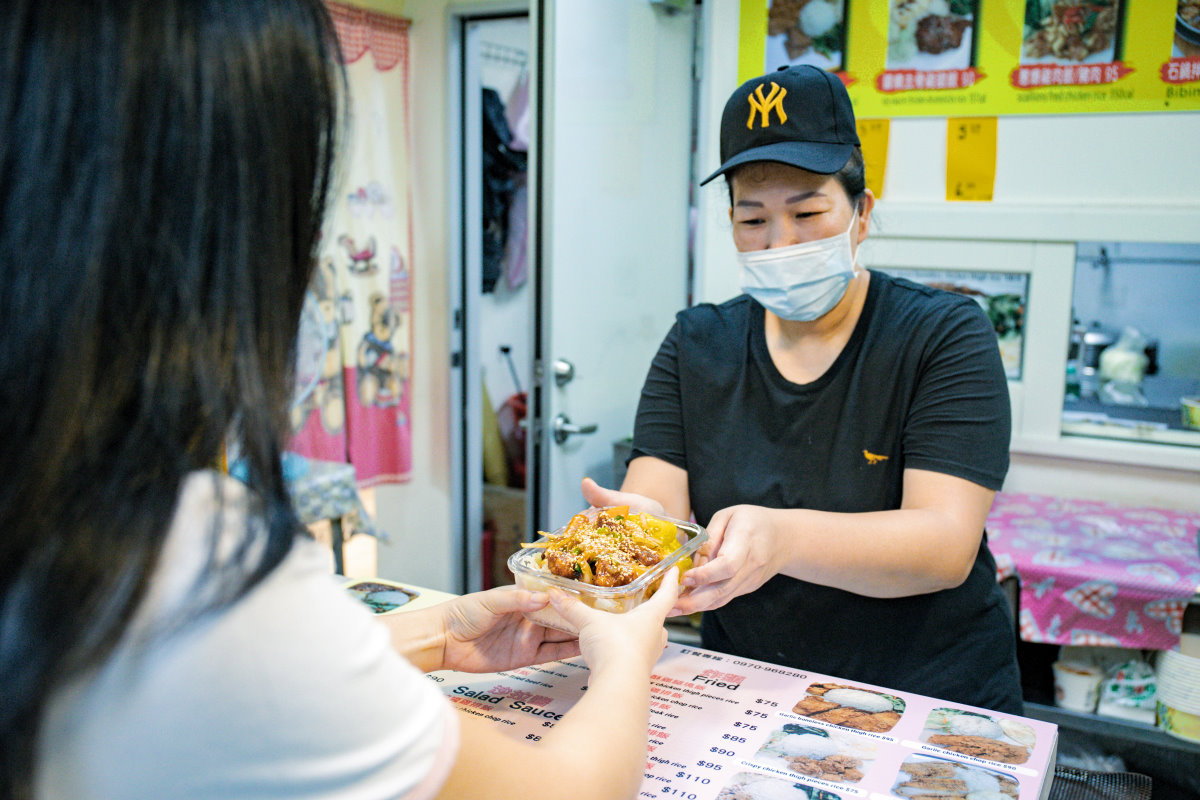 鼓勵學生自備餐具，清華校內餐廳提供折扣優惠