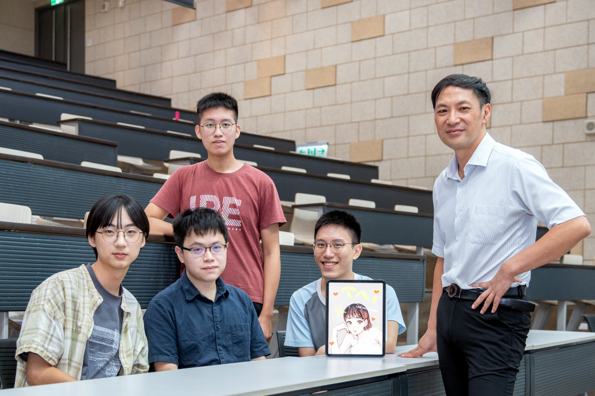 AI虛擬助教「小TAI」開發團隊，左起學生助教歐予恩、何基廷、洪顥耘、李謙睿、王道維教授