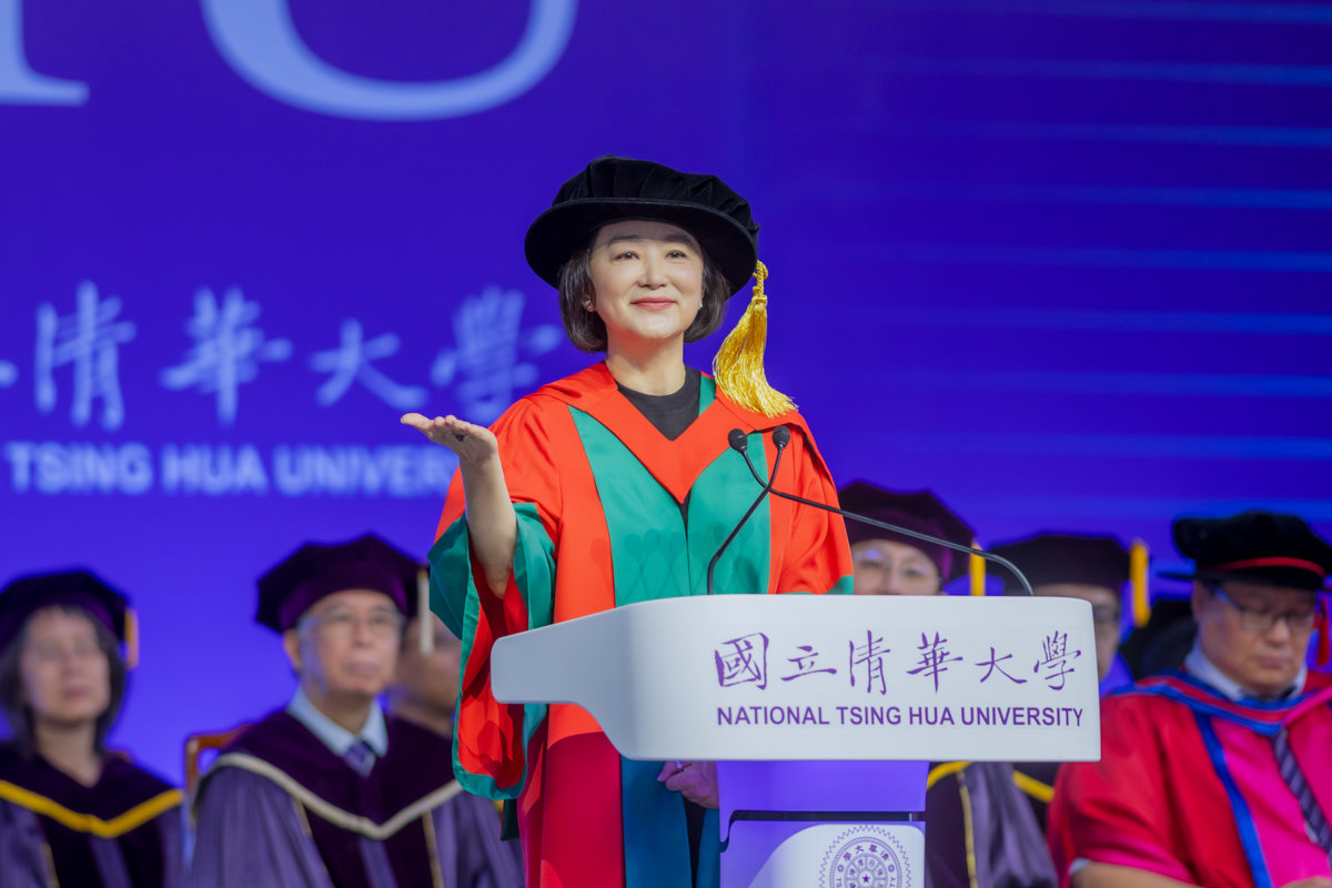 林青霞15日在清華大學畢業典禮致詞，分享她對快樂的感悟