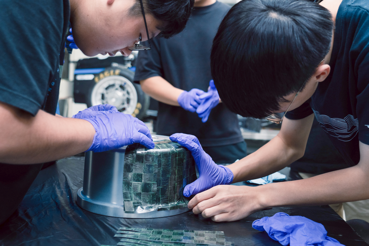 清大賽車工廠打造第一組由台灣學生團隊自製的輕量化碳纖輪框